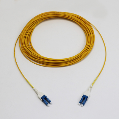Uniboot LC Fiber Jumper 1M LC UPC ถึง LC UPC Single Mode G657.A1 BendInsensitive 2mm LSZH ความสูญเสียต่ํา 0.15dB ไฟเบอร์ แพทช คอร์ด